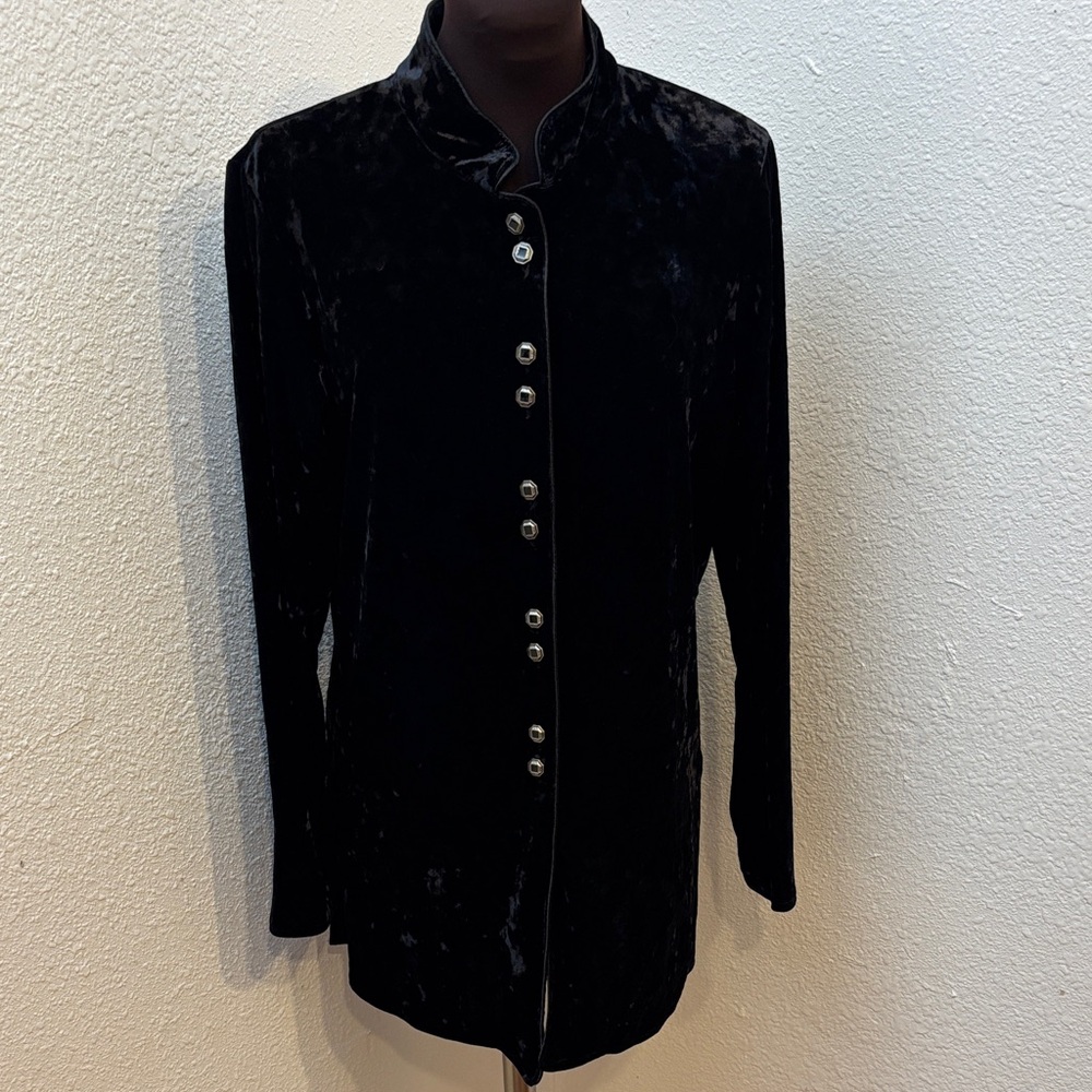 Harve Benard By Bernard Holtzman black crush velvet long sleeve top. Size M. - Picture 7 of 17